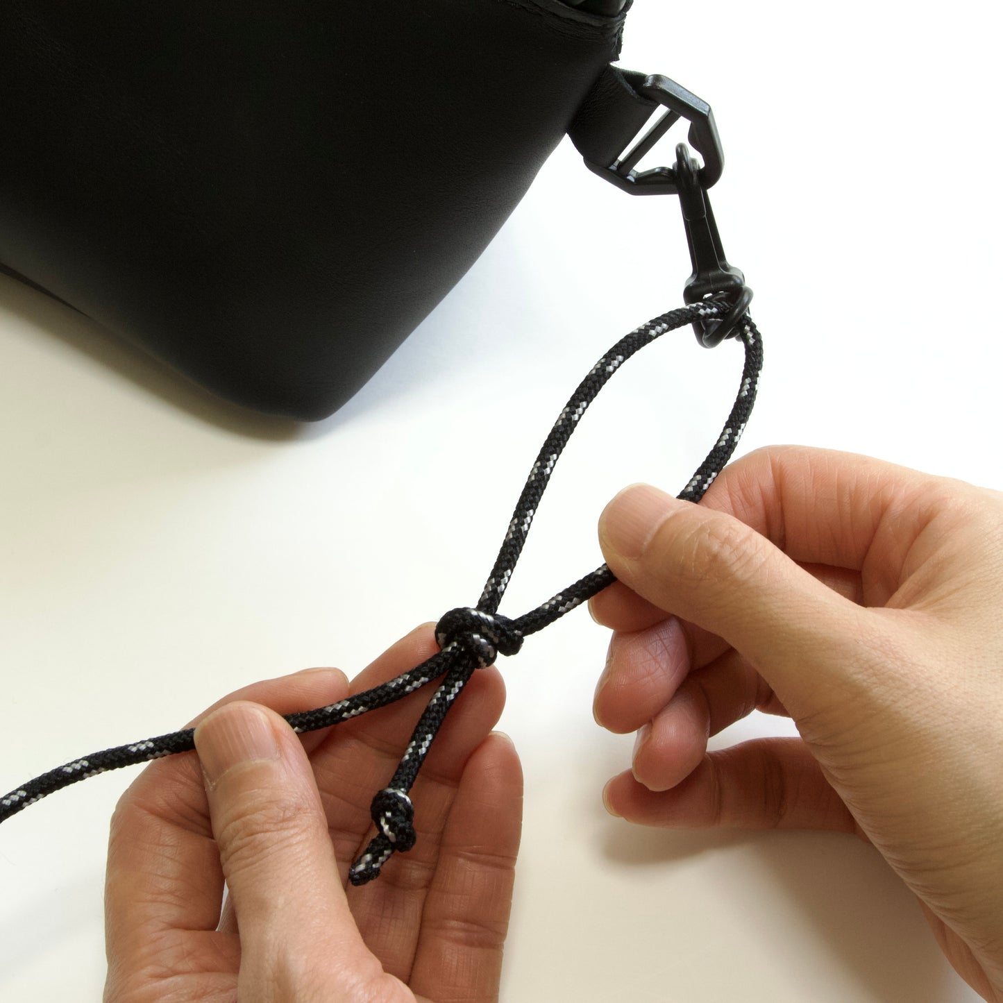 ミニショルダーバッグ / サコッシュ台形型 / 軽量135g・防水・GORE-TEX仕様(レディース・メンズ) |本革・レザー