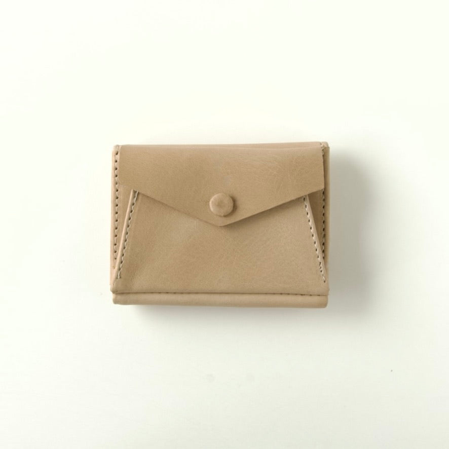 「ぐっとコンパクトで使いやすい」手のひらサイズ レター型三つ折り財布【leta-miniW】|ブラック