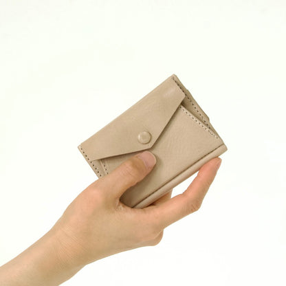 「ぐっとコンパクトで使いやすい」手のひらサイズ レター型三つ折り財布【leta-miniW】|ブラック