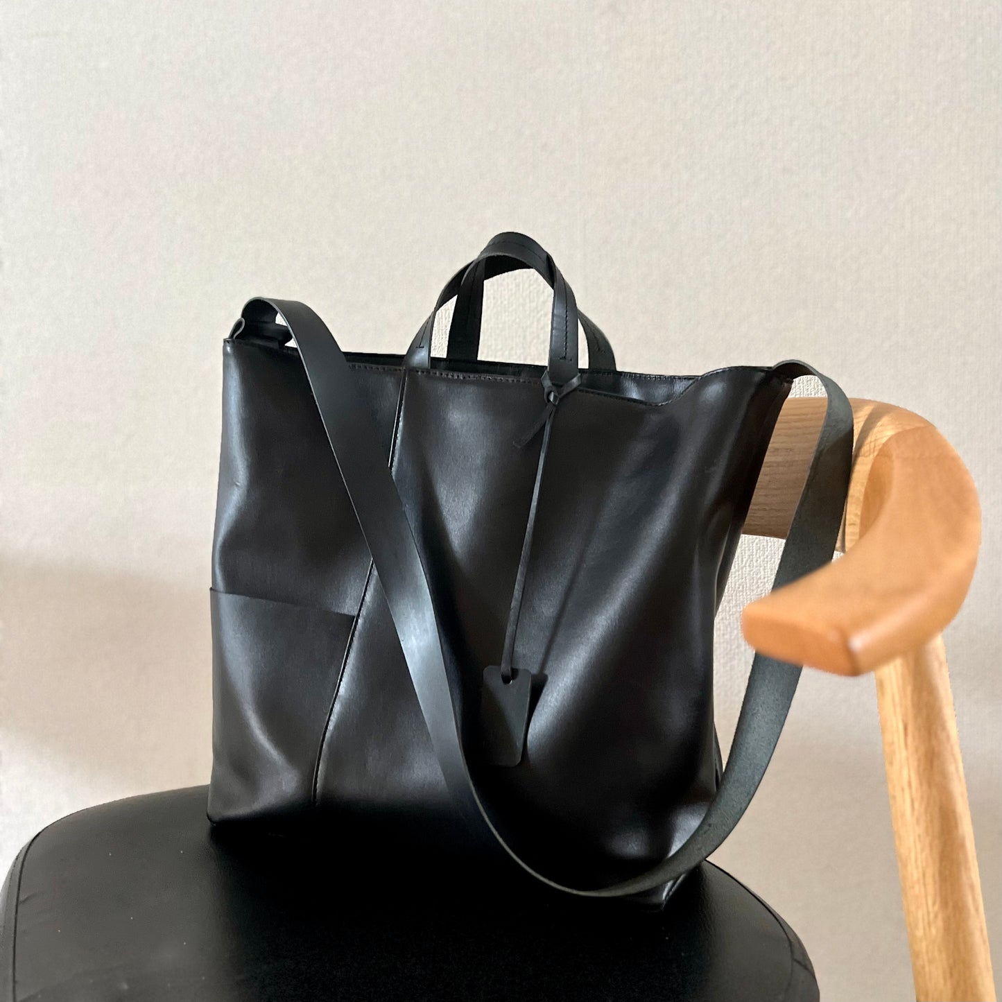 トートバッグ2Way  A4対応 ラムレザー 大きめサイズ・ビジネスバッグ   | 本革・レザー（メンズ・レディース）　ブラック