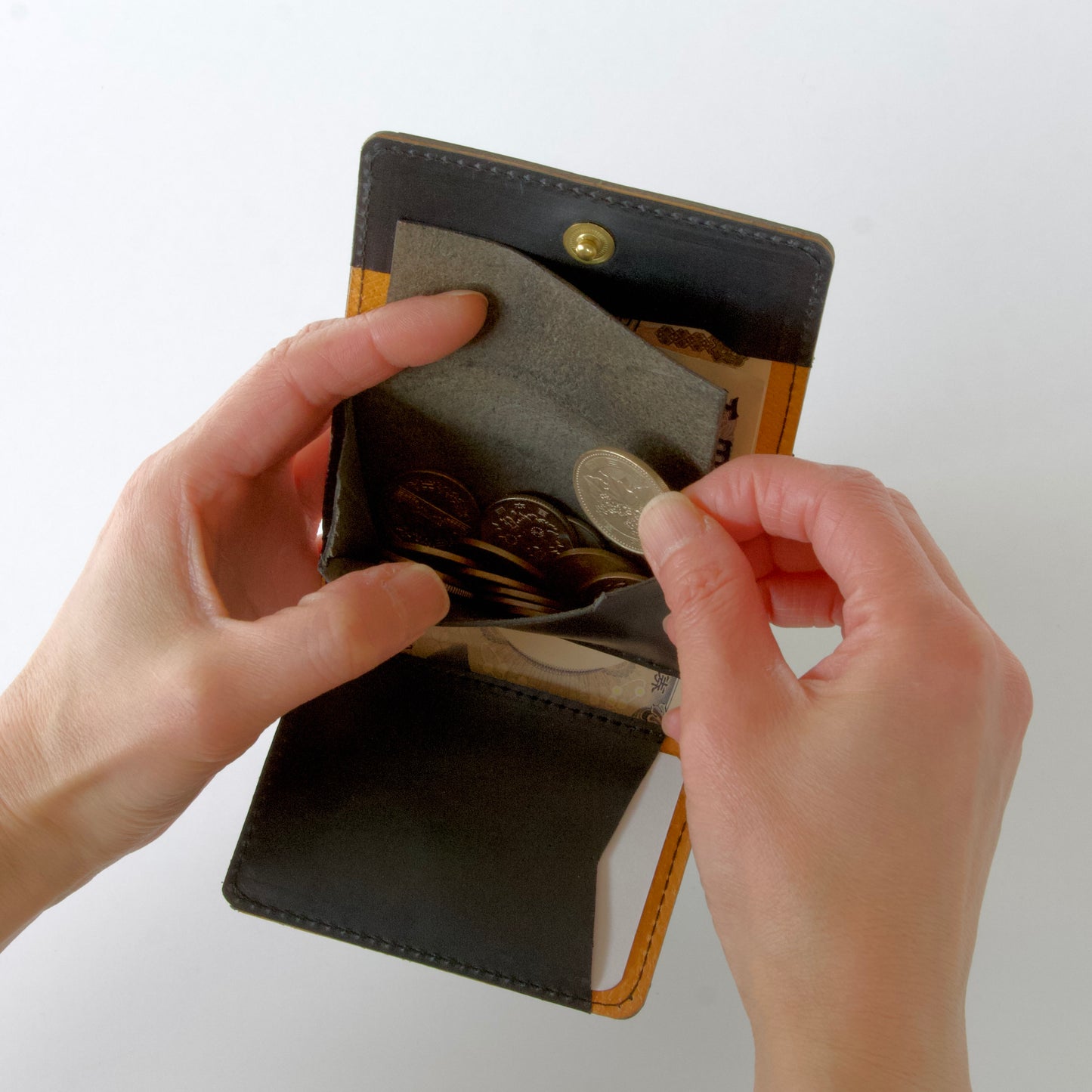 小さいカードサイズのコンパクトな三つ折り財布（お札折らない） | Italy 本革・レザー（メンズ・レディース）【ca-miW】ナチュラル