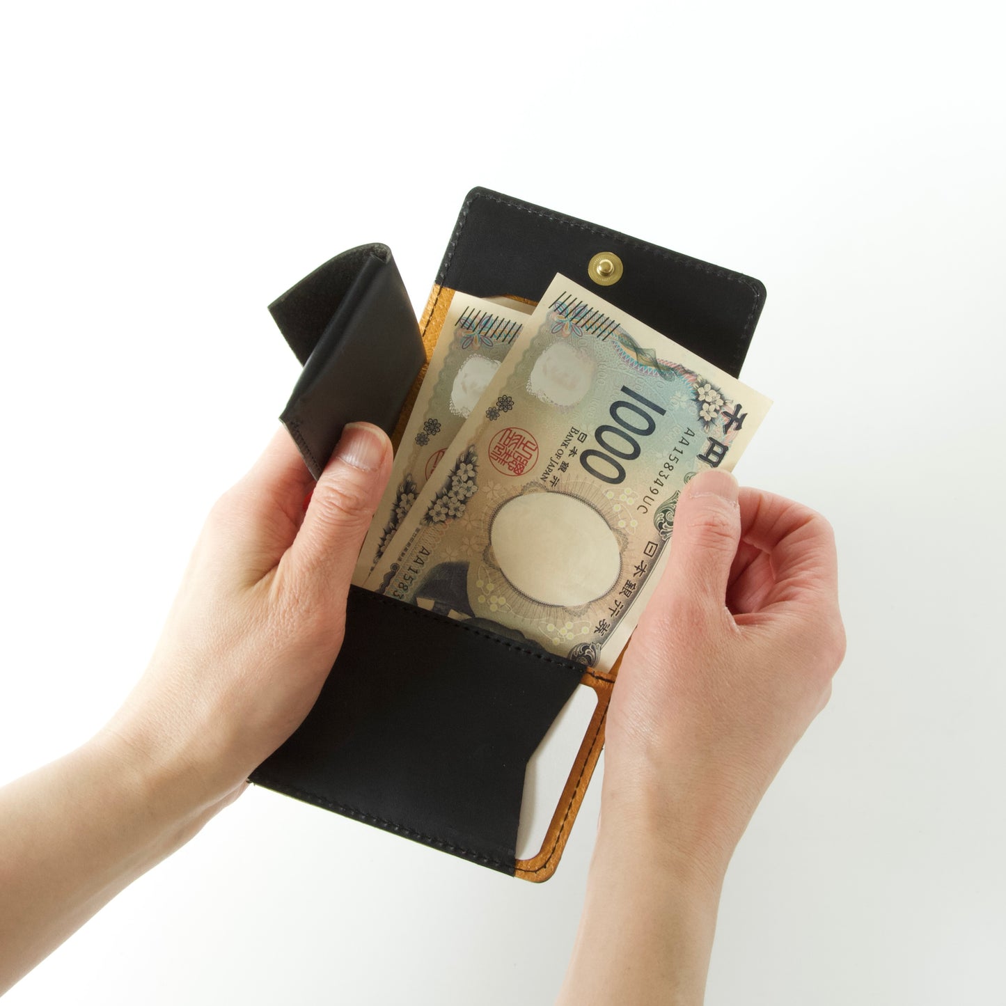 小さいカードサイズのコンパクトな三つ折り財布（お札折らない） | Italy 本革・レザー（メンズ・レディース）【ca-miW】ナチュラル