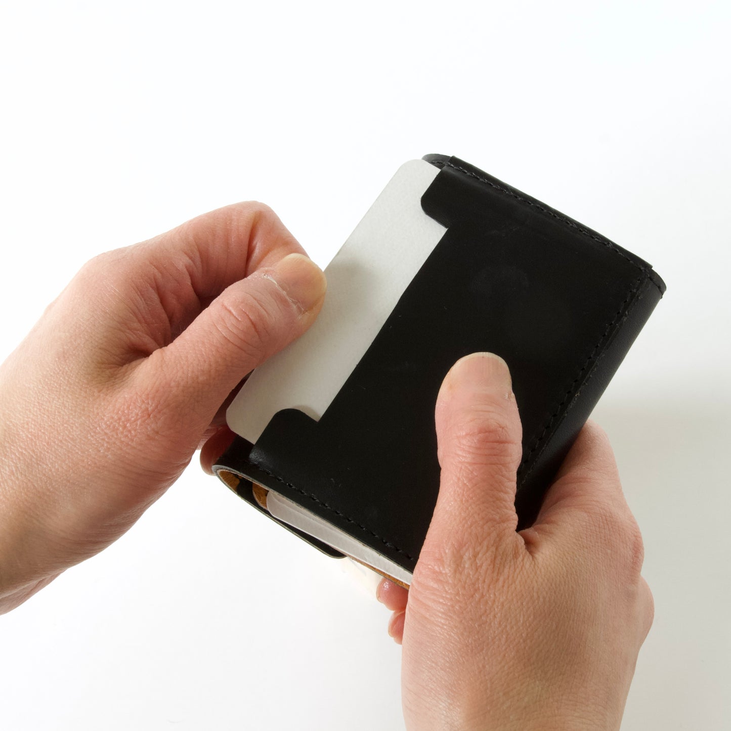 小さいカードサイズのコンパクトな三つ折り財布（お札折らない） | Italy 本革・レザー（メンズ・レディース）【ca-miW】ナチュラル