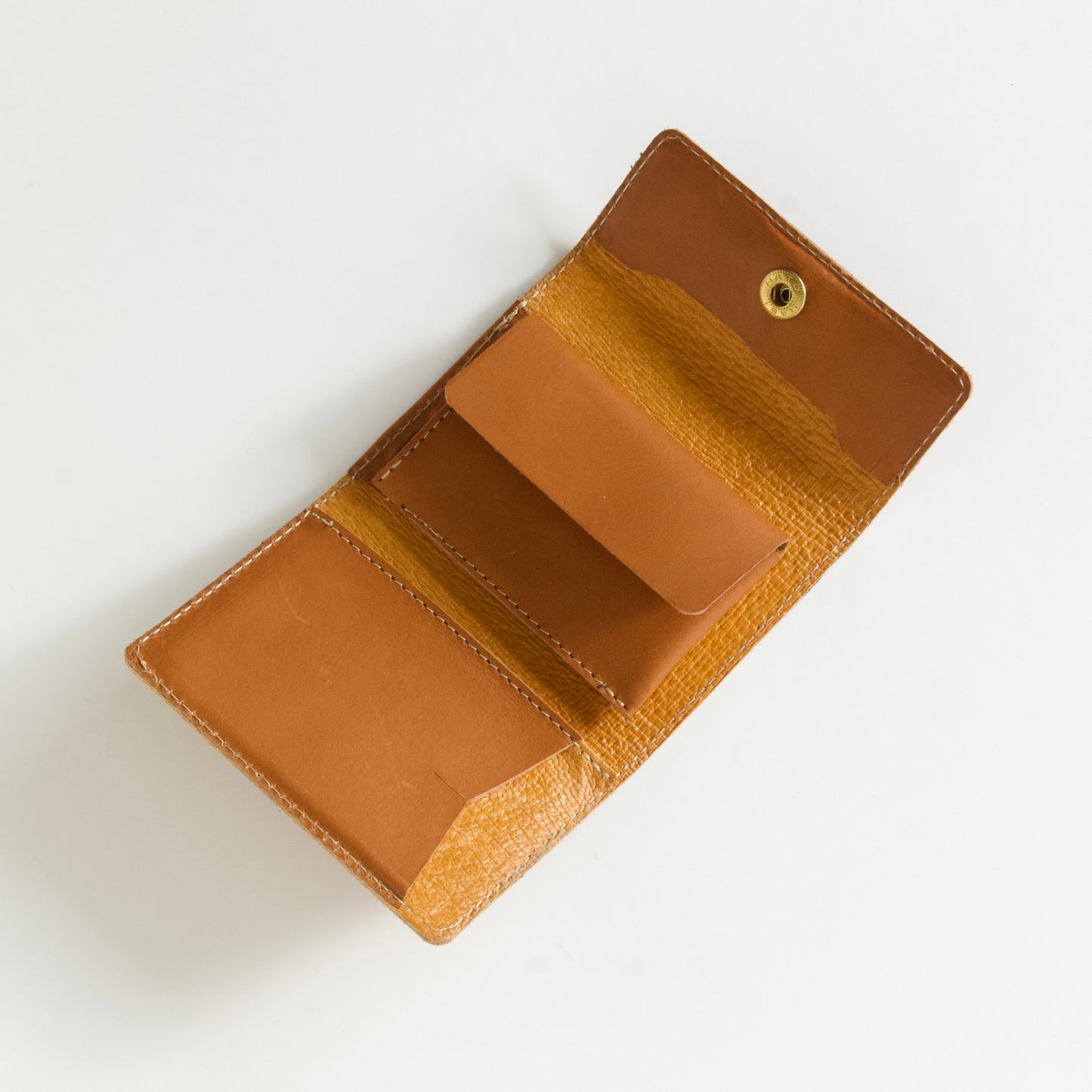 小さいカードサイズのコンパクトな三つ折り財布（お札折らない） | Italy 本革・レザー（メンズ・レディース）【ca-miW】ナチュラル