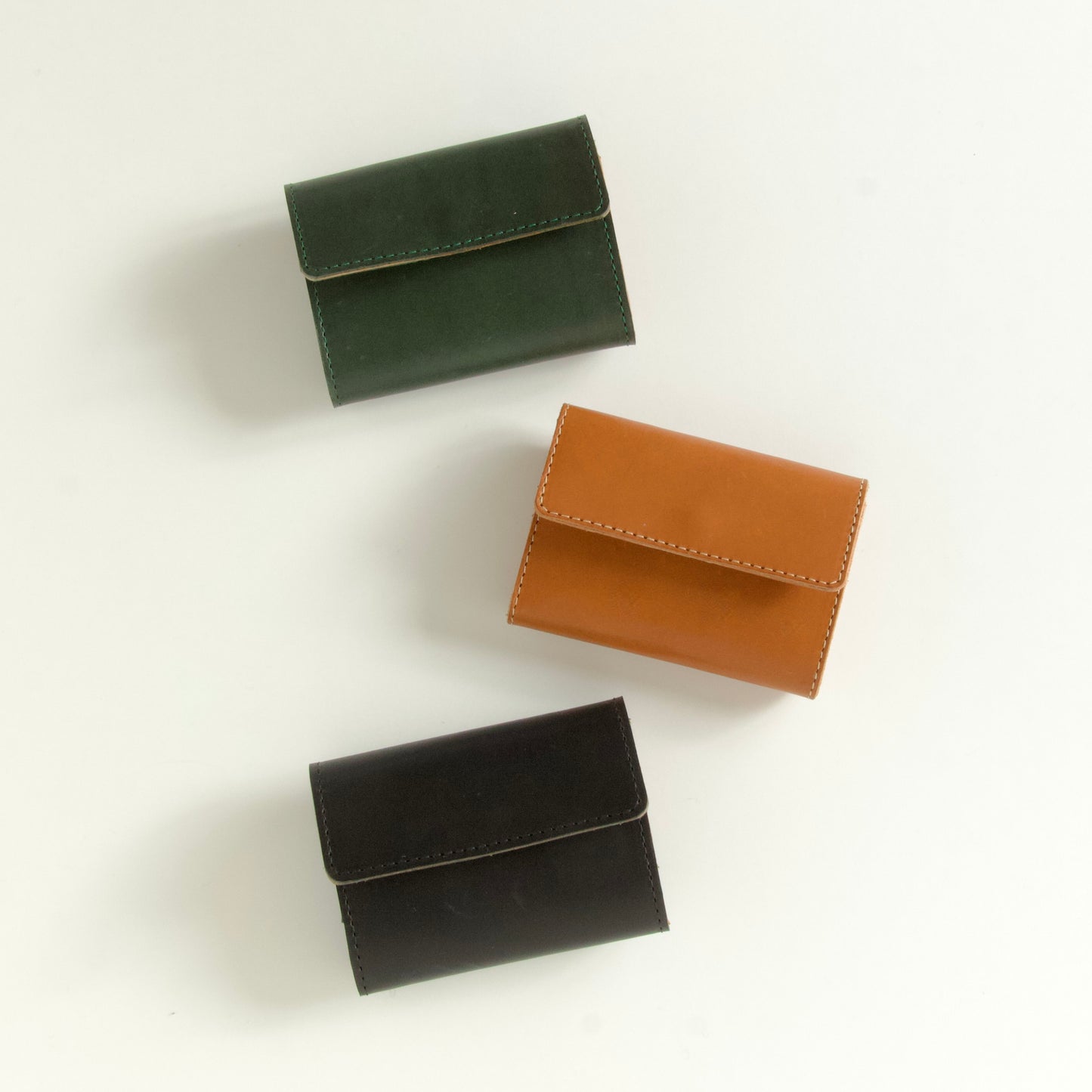 小さいカードサイズのコンパクトな三つ折り財布（お札折らない） | Italy 本革・レザー（メンズ・レディース）【ca-miW】ナチュラル