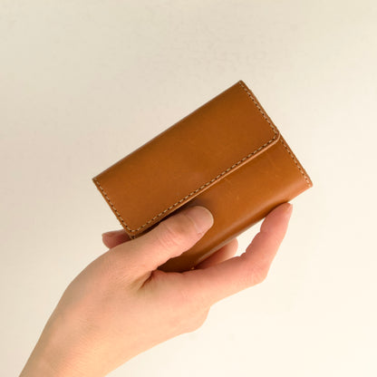 小さいカードサイズのコンパクトな三つ折り財布（お札折らない） | Italy 本革・レザー（メンズ・レディース）【ca-miW】ナチュラル