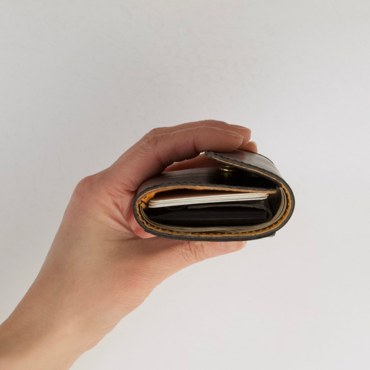 小さいカードサイズのコンパクトな三つ折り財布（お札折らない） | Italy 本革・レザー（メンズ・レディース）【ca-miW】ナチュラル