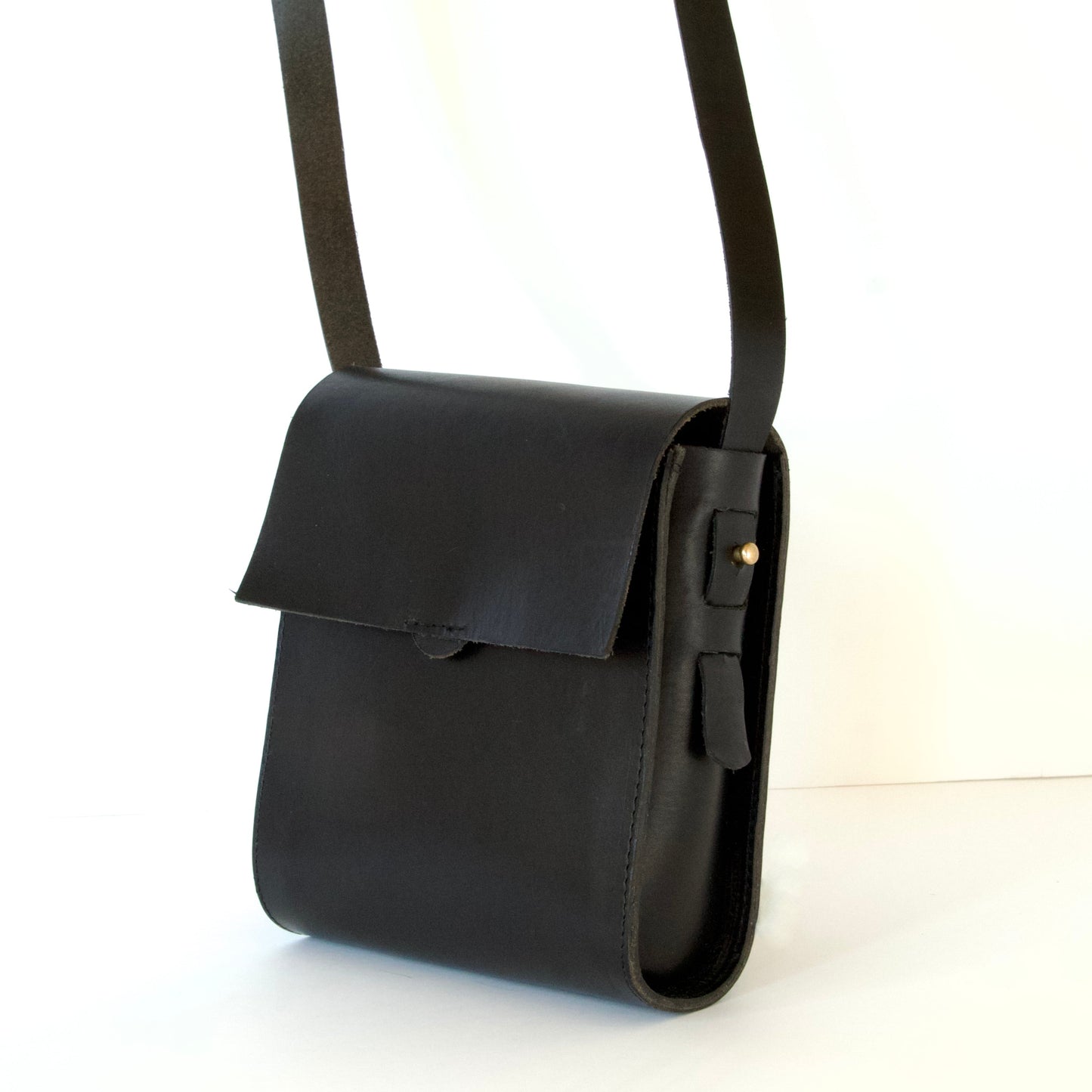 ミニショルダーバッグ 小さめスクエア型（メンズ・レディース）｜ Italy本革・レザー 超軽量！185gブラック【ShoulderB .The】