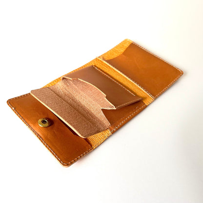 小さいカードサイズのコンパクトな三つ折り財布（お札折らない） | Italy 本革・レザー（メンズ・レディース）【ca-miW】ナチュラル
